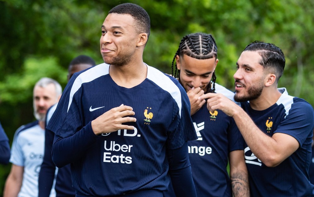 Kylian Mbappe s-a întâlnit cu foștii colegi de la PSG! Gestul făcut de starul lui Real Madrid