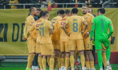 Nations League C, Group C2: Romania vs. Kosovo Romanian players discuss among themselves, as Kosovo players left the pit