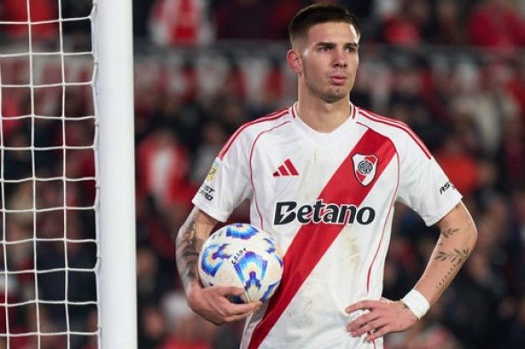 Franco Mastantuono of River Plate prepares to take a penalty shot during the quarter finals match of Torneo Apertura 202
