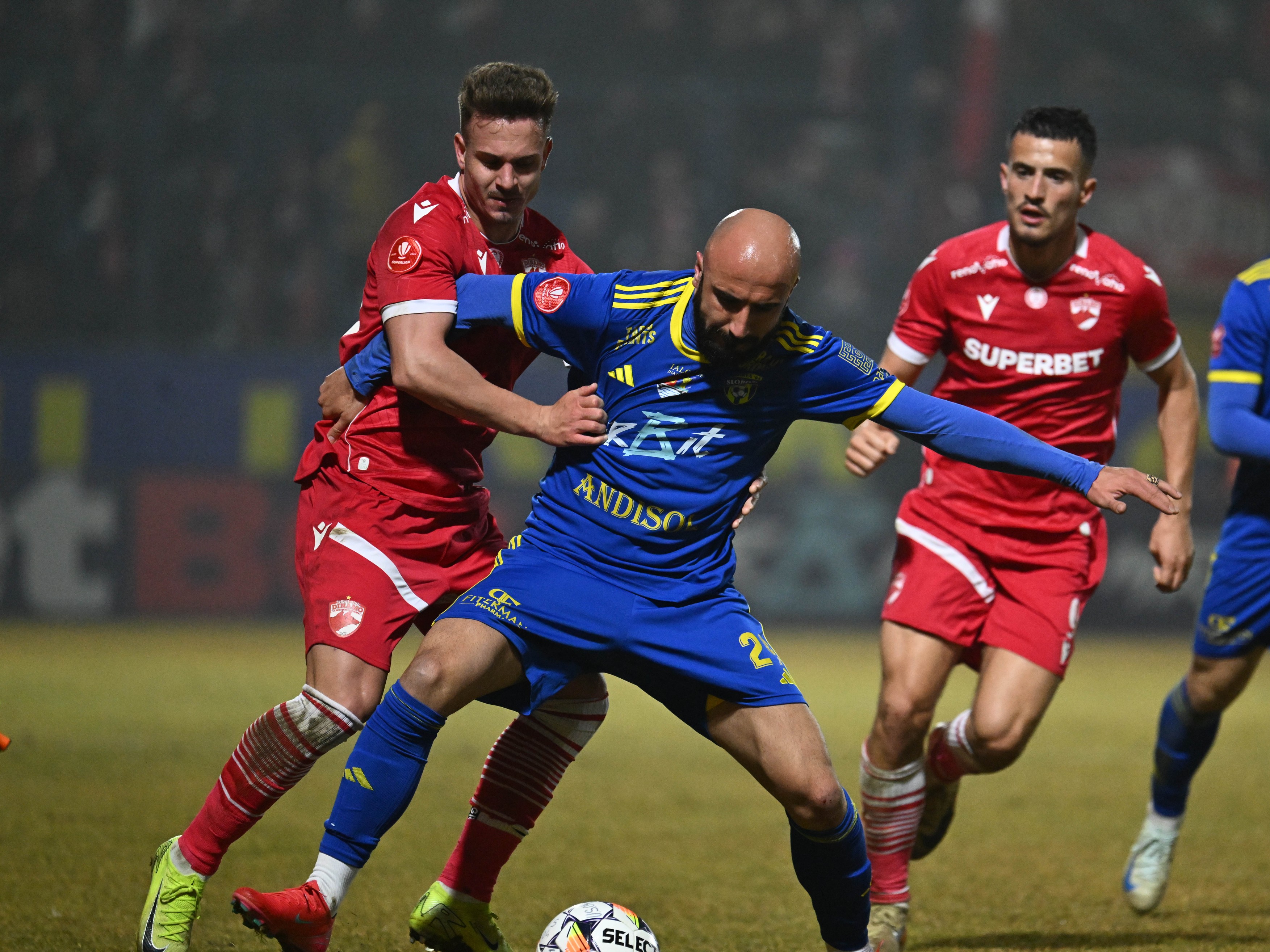 Vor să schimbe stadionul în noul sezon al Superligii