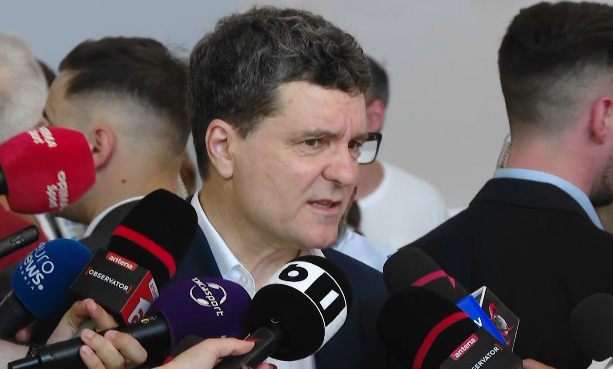 "STOP!" 7 cluburi din SuperLiga României au semnat petiția și i-au transmis-o lui Nicușor Dan