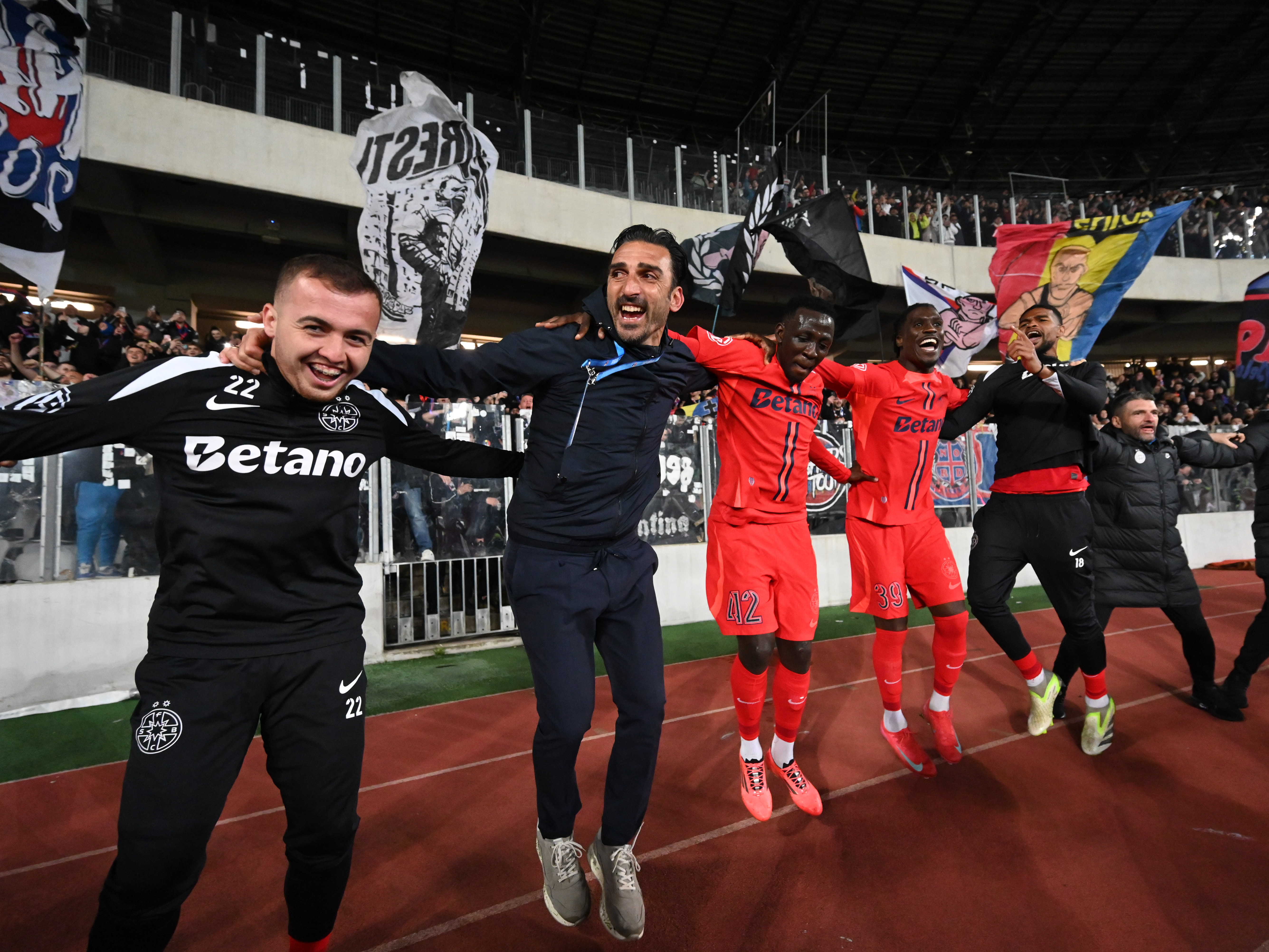 Insistă pentru transferul fotbalistului de 250.000 € de la FCSB: ”Are oferta noastră pe masă”