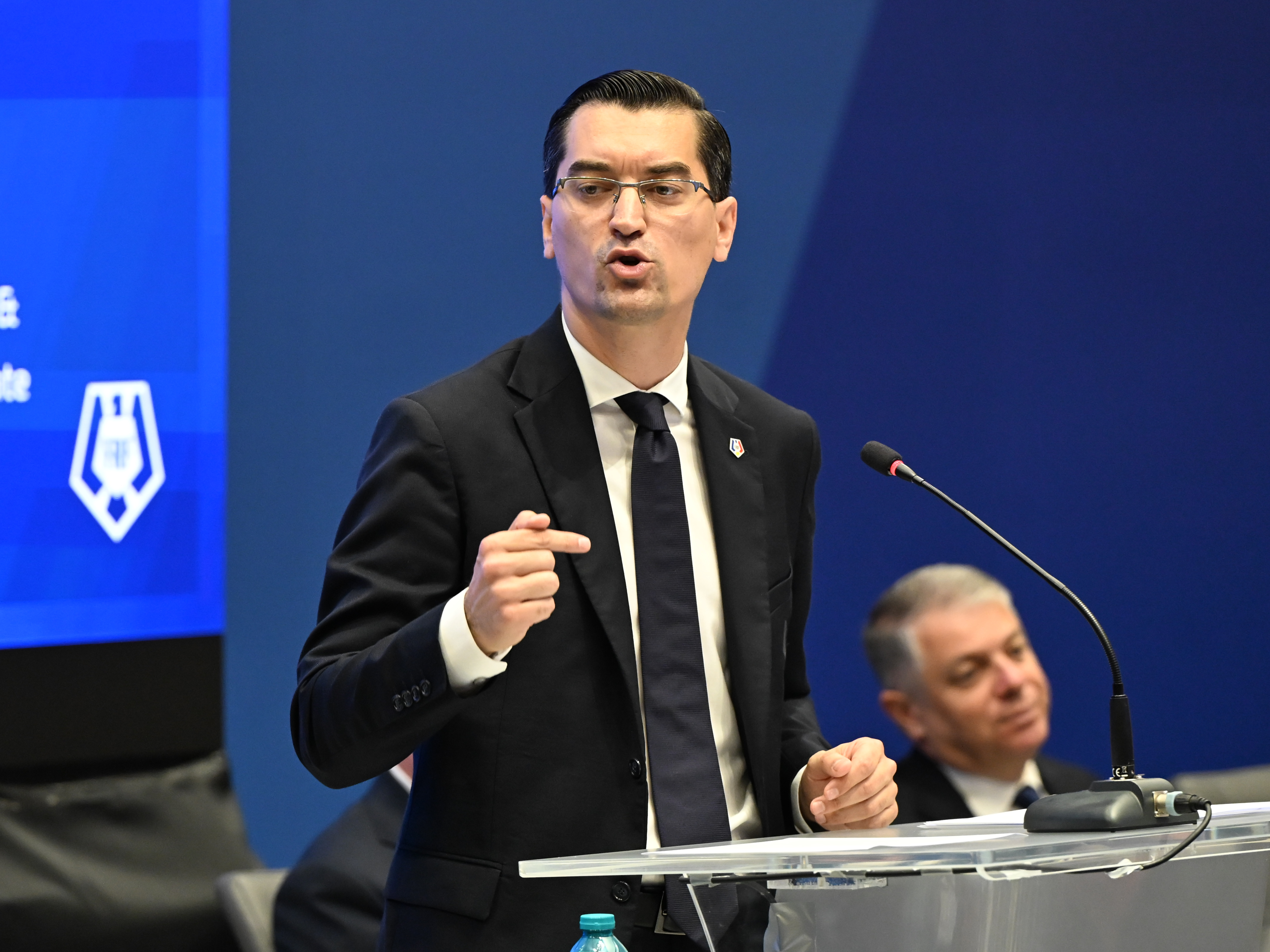 Imagine Stire LEquipe l-a numit pe Răzvan Burleanu printre posibilii contracandidați ai lui Infantino la președinția FIFA | 2review.ro