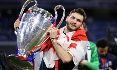 Khvicha Kvaratskhelia of Paris Saint-Germain Fc celebrates winning the Uefa Champions League with the trophy at the end the UEFA Champions League Final 2025 match between Paris Saint-Germain Fc and Fc Internazionale Milano at Munich Football Arena on May