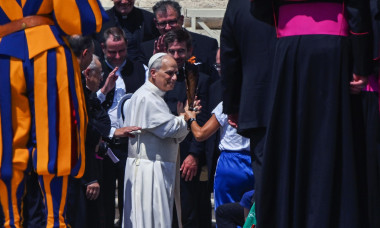Roma, Papa Leone XIV Si Rivolge Al Pubblico Durante L'Udienza Generale Settimanale In Piazza San Pietro In Vaticano