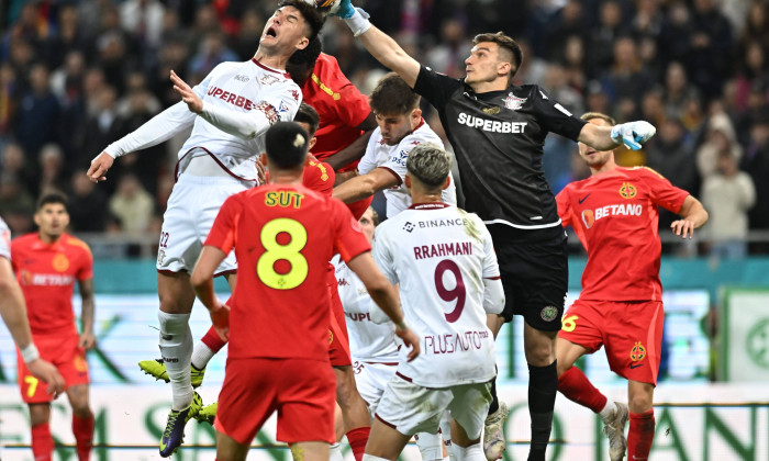 Cristian Ionut Sapunaru, Paul Alexandru Iacob si Marian Mihai Aioani in meciul de fotbal dintre FCSB si Rapid Bucuresti,