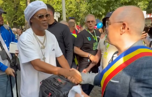 Ce i-a spus Emil Boc lui Ronaldinho, când a ajuns față în față cu el