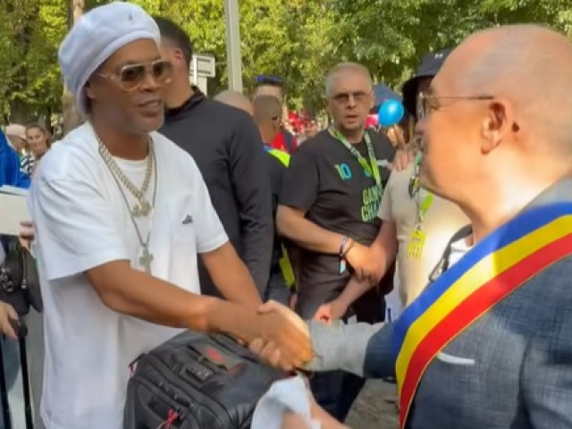 Ce i-a spus Emil Boc lui Ronaldinho, când a ajuns față în față cu el