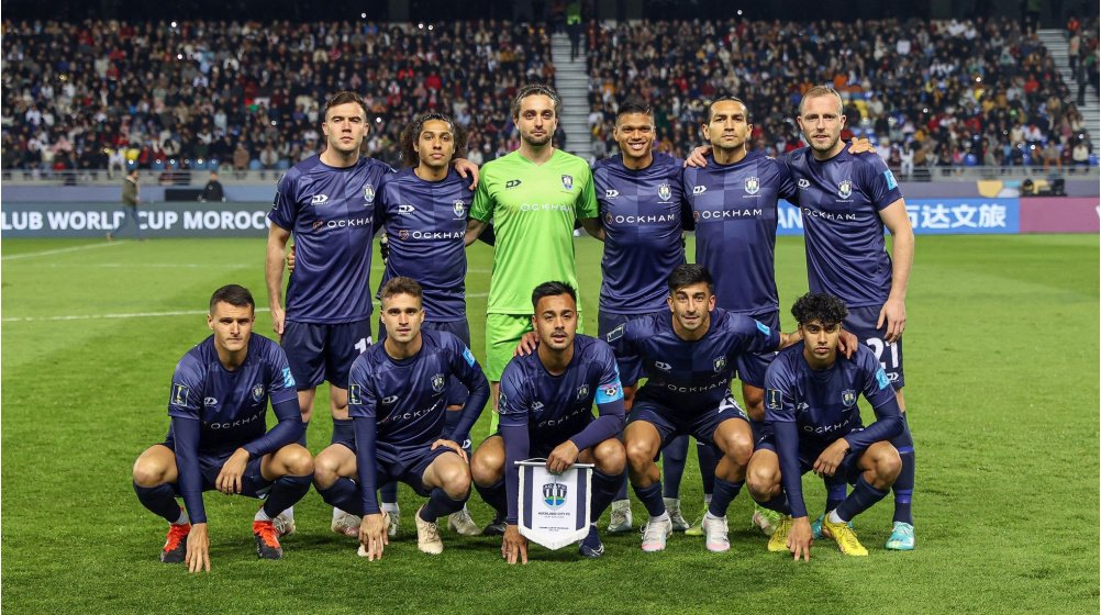 Era meciul carierei, dar n-au mai ajuns! Fotbaliștii de la Auckland, reținuți la muncă înainte de duelul cu Bayern