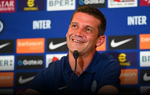 Cristi Chivu, întrebat direct la prima conferință la Inter: ”Ai vorbit cu Mourinho?”