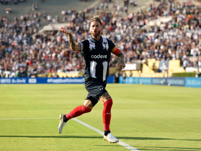 Gesturile făcute de Sergio Ramos în fața fanilor lui Inter, după gol. La final, a dat "nas în nas" cu Chivu