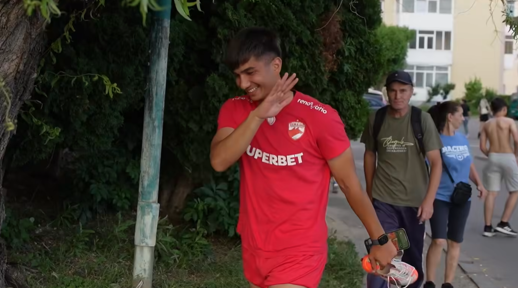 Alexandru Musi, prima întâlnire cu galeria lui Dinamo! Cum a reacționat fotbalistul transferat de la FCSB