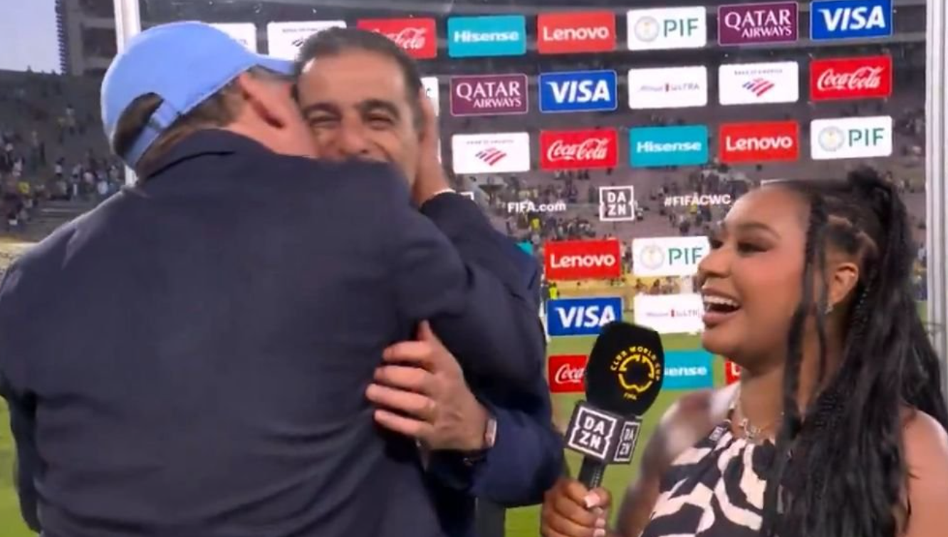 ”Americanul care vrea să-l imite pe Gigi Becali” a intrat pe teren și și-a pupat antrenorul! Ce a urmat, savuros