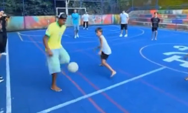 Imagini spectaculoase cu Lamine Yamal în timp ce joacă fotbal în favelele din Brazilia