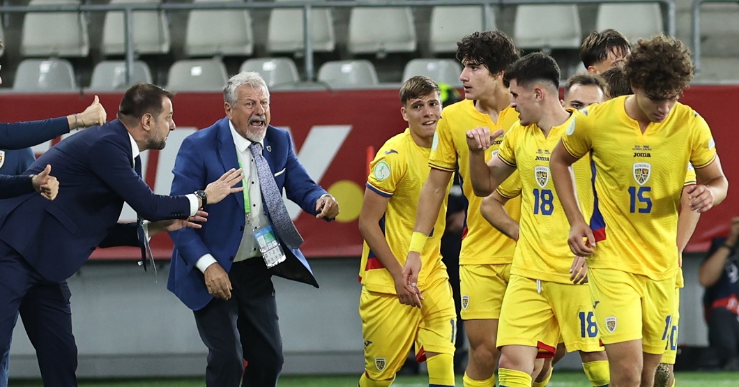 Ion Marin, show! ”E o problemă, pentru că am 70 de ani! Mai e până vin băieții să-mi cânte ‘Te vom iubi mereu!’.”