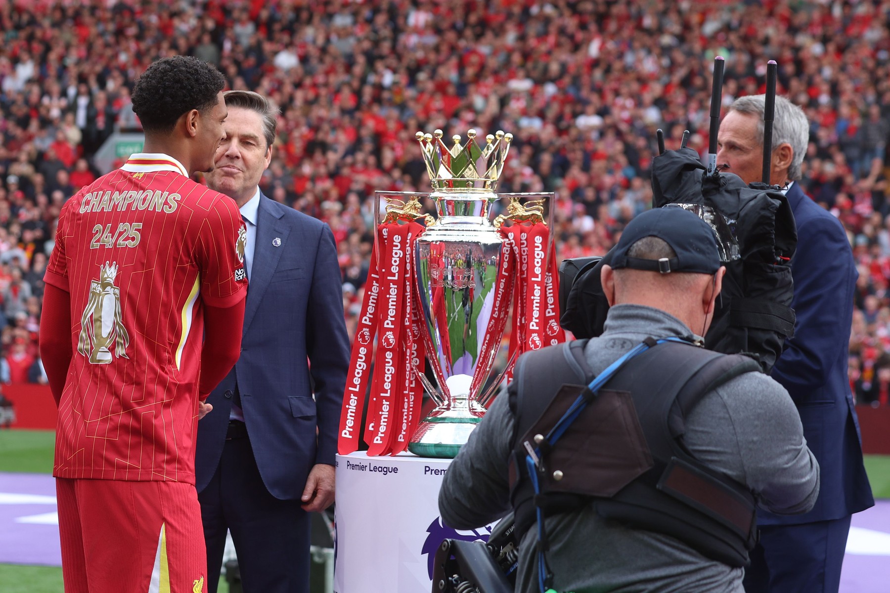 După ce i-a luat pe Frimpong și pe Wirtz, Liverpool vinde un jucător la Leverkusen cu 40 de milioane de euro