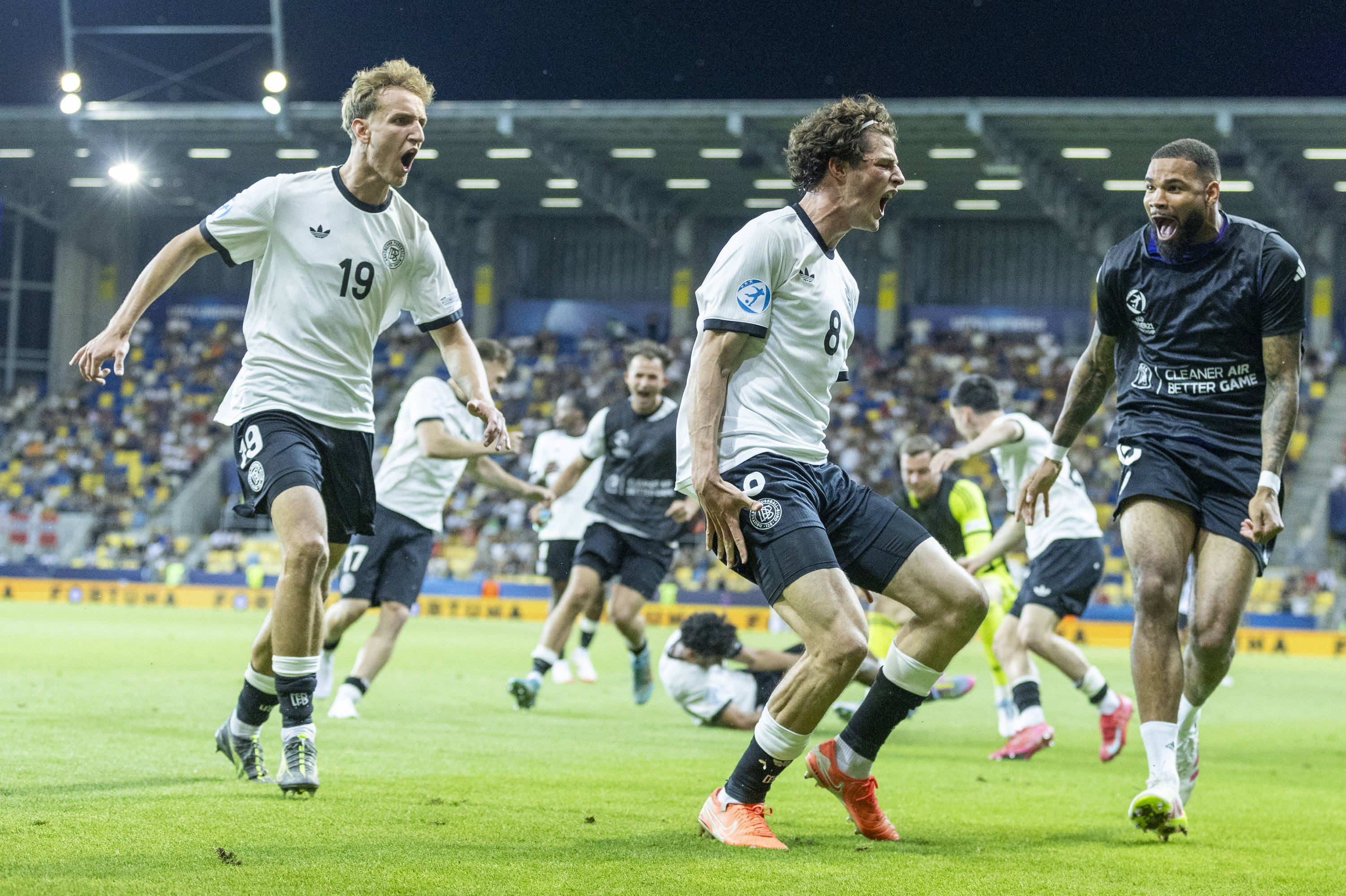 Ce nebunie! Ultima semifinalistă de la EURO U21 s-a decis după un meci cu 5 goluri, prelungiri și două eliminări