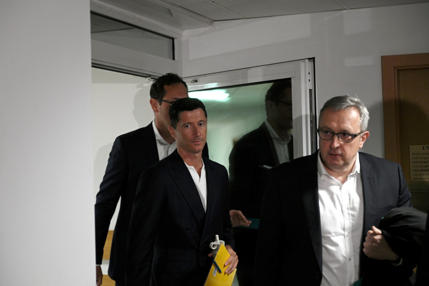 Decizia luată de Lewandowski, după ce a bătut palma cu altă echipă. Fanii Barcelonei i-au "luat cu asalt" contul de Instagram