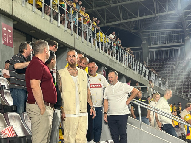 Trup &#537;i suflet pentru na&#539;ional&#259;! Cum a tr&#259;it Denis Alibec din tribune e&#537;ecul Rom&acirc;niei U19 din semifinal&#259;