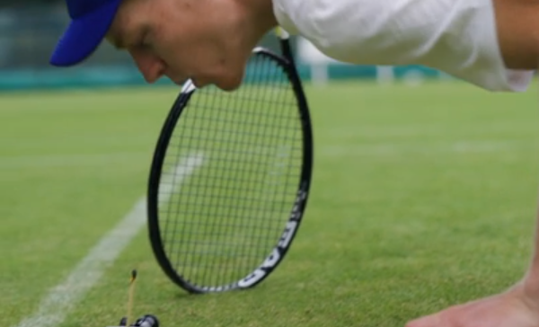 Jannik Sinner is ”on fire”! Numărul 1 ATP i-a lăsat pe toți cu gura căscată cu un truc nemaivăzut în tenis