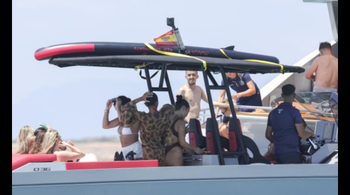 Lamine Yamal, petrecere pe yacht în Ibiza / foto: captură X @BarcaUniversal