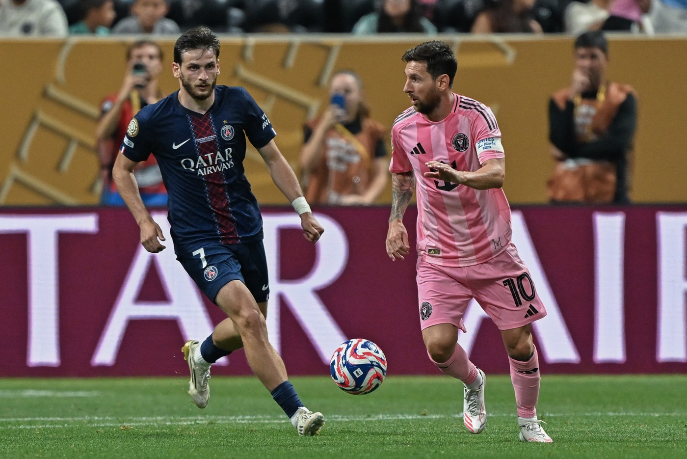 Khvicha Kvaratskhelia n-a stat deloc pe gânduri: mesaj pentru Leo Messi, după ce l-a umilit în meci direct