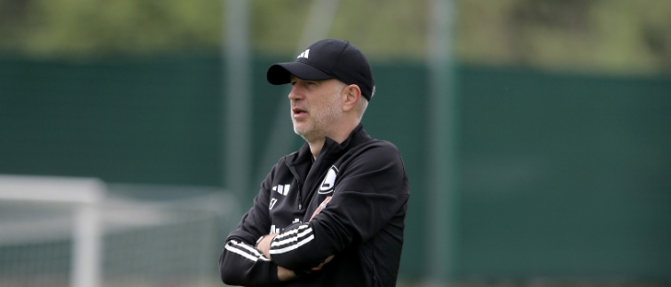 Aproape să rămână fără ”perla” sa de la Legia, Edi Iordănescu face presiuni la conducere: ”Nu ne permitem să-l pierdem”