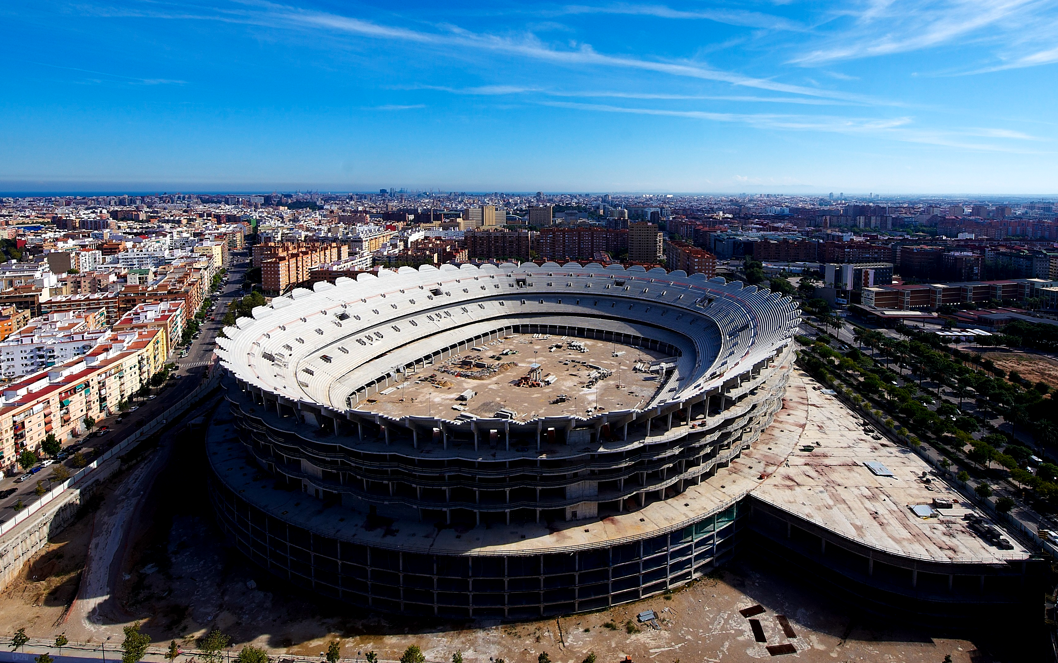 Anunț uriaș! După ce a stat 16 ani în paragină, "stadionul-fantomă" e gata să prindă viață