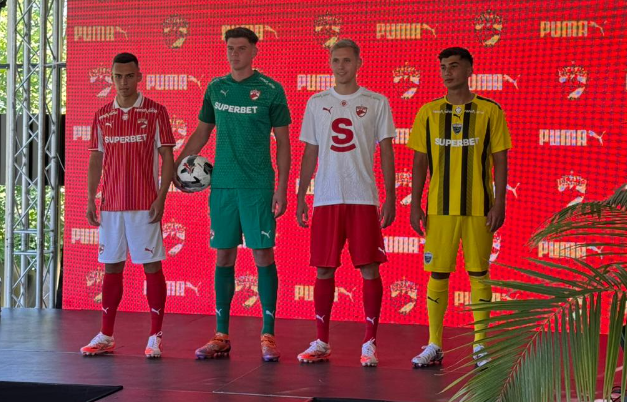 Dinamo s-a îmbrăcat în haine noi! Ce au spus Andrei Nicolescu, Cătălin Cîrjan și Alexandru Musi de noul echipament