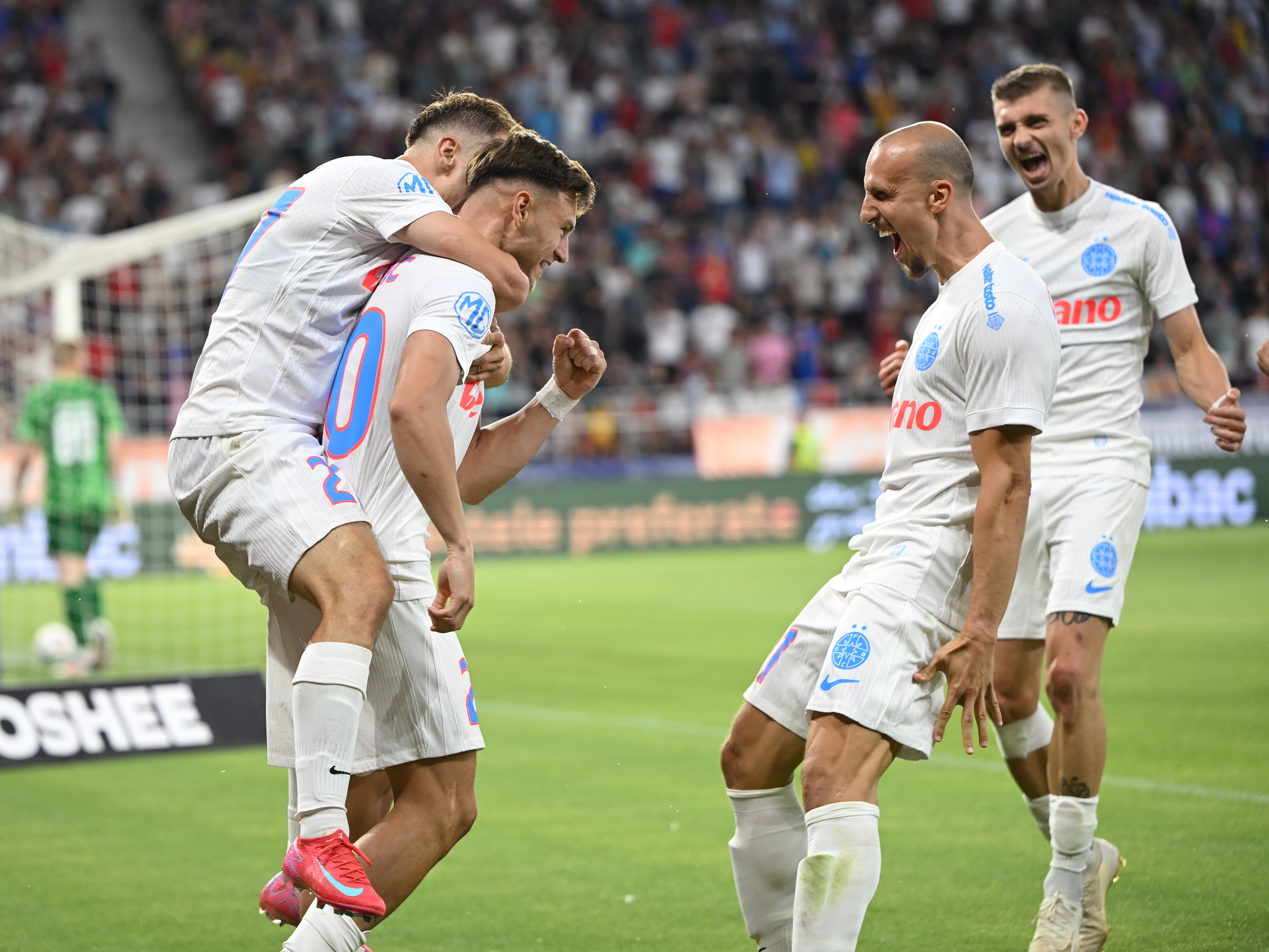 FCSB - CFR Cluj 2-1. GOL în minutul 90+2 și roș-albaștrii au câștigat Supercupa României