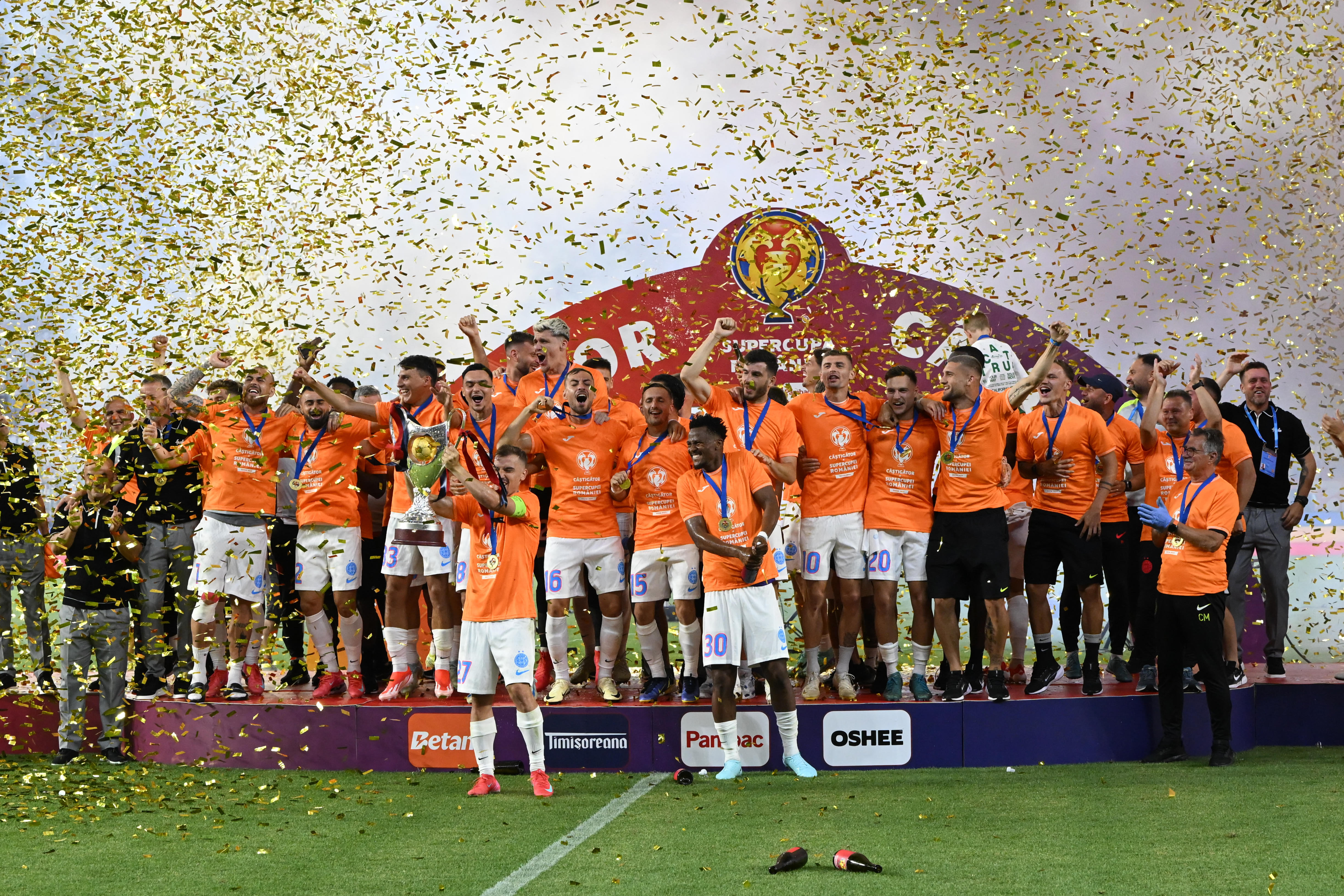 Imaginile bucuriei din Ghencea! Cum a sărbătorit FCSB câștigarea Supercupei