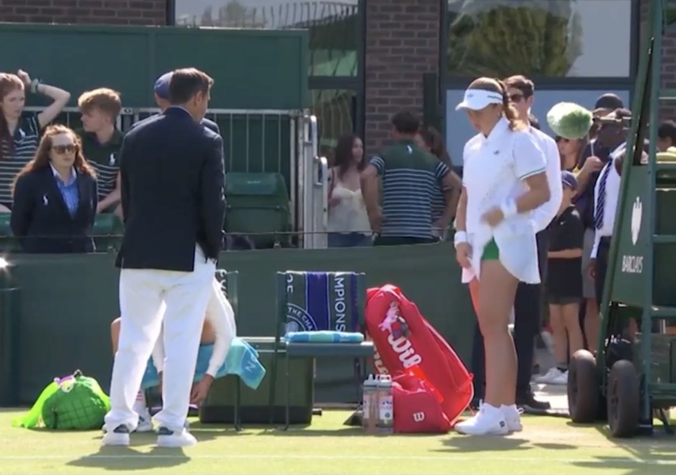 Scene cum rar se văd, la Wimbledon: enervată la culme, a recurs la un ”gest extrem” după ce arbitrul s-a dus direct la ea