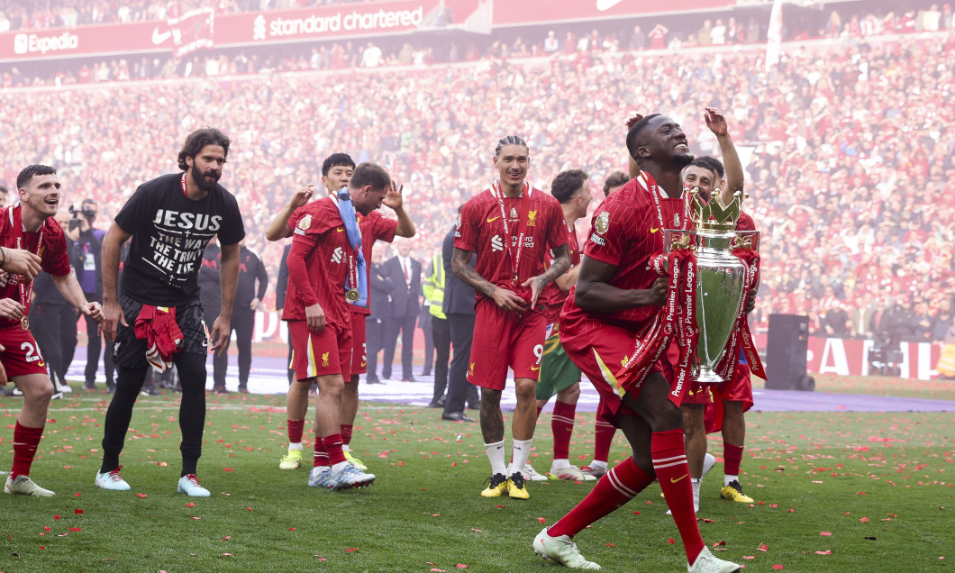 Liverpool Win Premier League Trophy