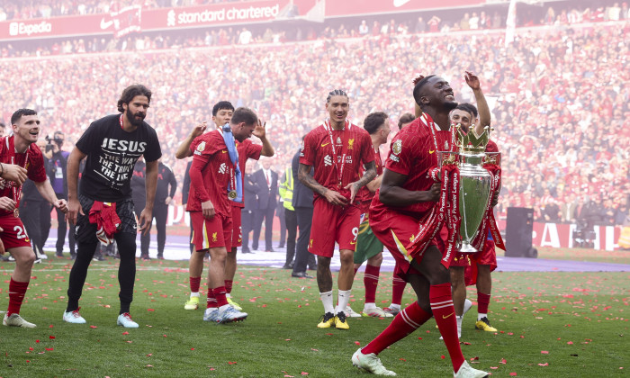 Liverpool Win Premier League Trophy