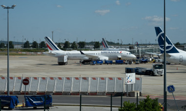 Première journée de grève des contrôleurs aériens à l'aéroport Paris - Charles-de-Gaulle, où près de 40% des vols sont impactés