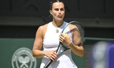 Aryna Sabalenka, numéro un mondiale, battue par Amanda Anisimova (6-4, 4-6, 6-4) en demi-finale du tournoi de Wimbledon