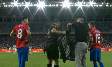 N-au stat la discuții: trei schimbări la FCSB, la pauza meciului cu Hermannstadt
