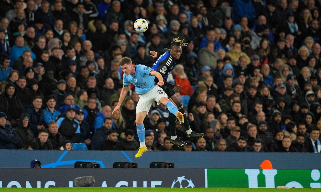 Manchester Stadium, Manchester, UK. 5th Oct, 2022. Kyle Walker (Manchester City) and Mamoudou Karamoko (FC Copenhagen) battle for the ball during Manchester City and FC Copenhagen at City of Manchester Stadium, Manchester, England. Ulrik Pedersen/CSM/Alam