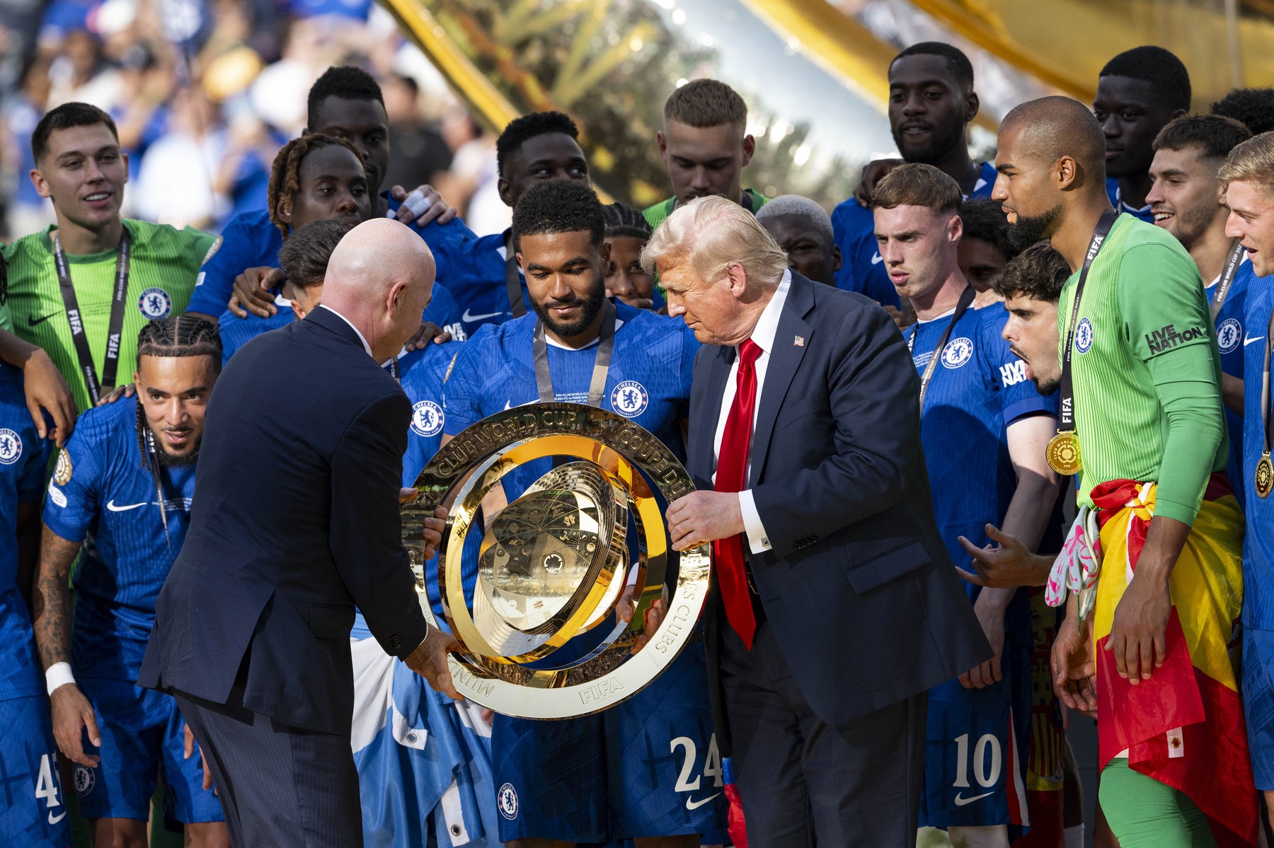Donald Trump a rămas cu trofeul Campionatului Mondial al Cluburilor! Cu ce s-au mulțumit cei de la Chelsea