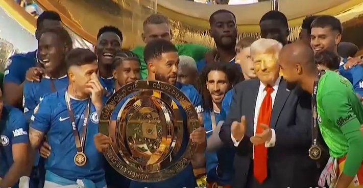 S-a aflat! Singurele cuvinte rostite de Donald Trump, înaintea ”momentului penibil” care a făcut înconjurul lumii