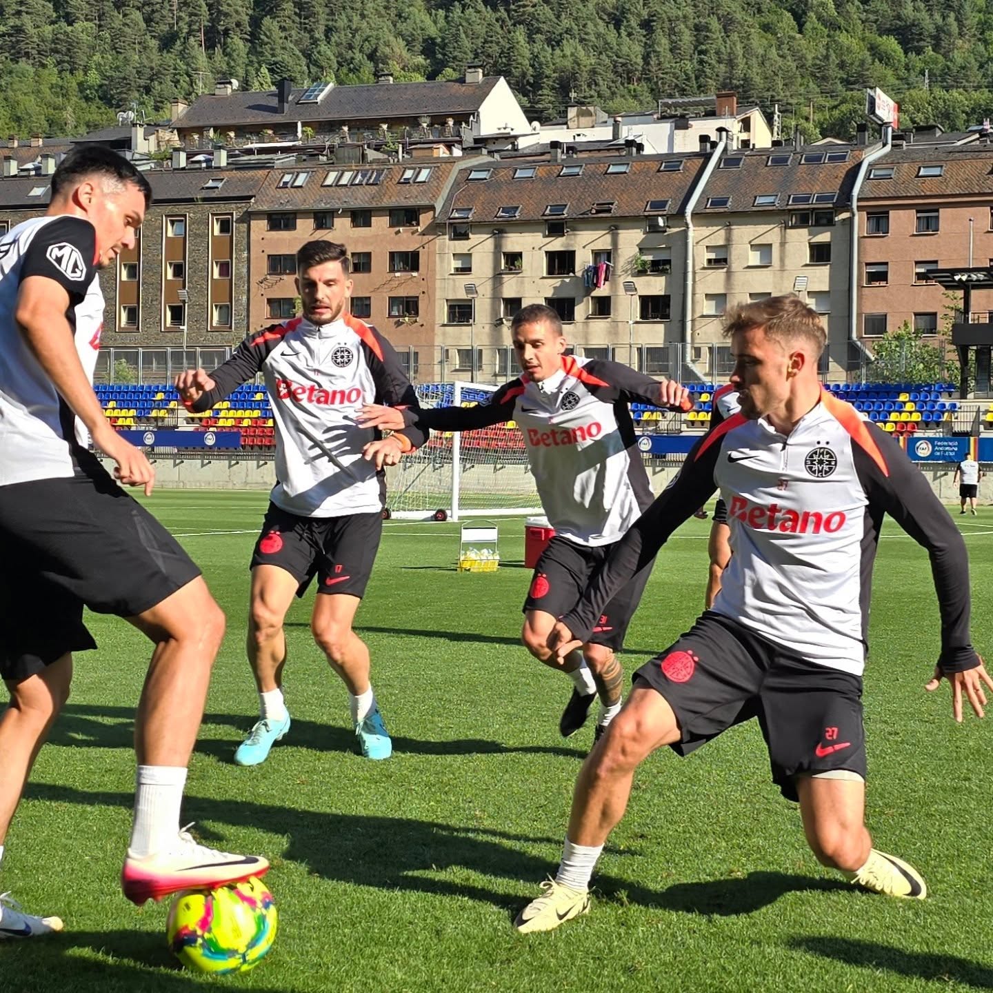 FCSB, ca acasă în Andorra! Cum arată stadionul lui Inter D’Escaldes, care are 1.500 de locuri