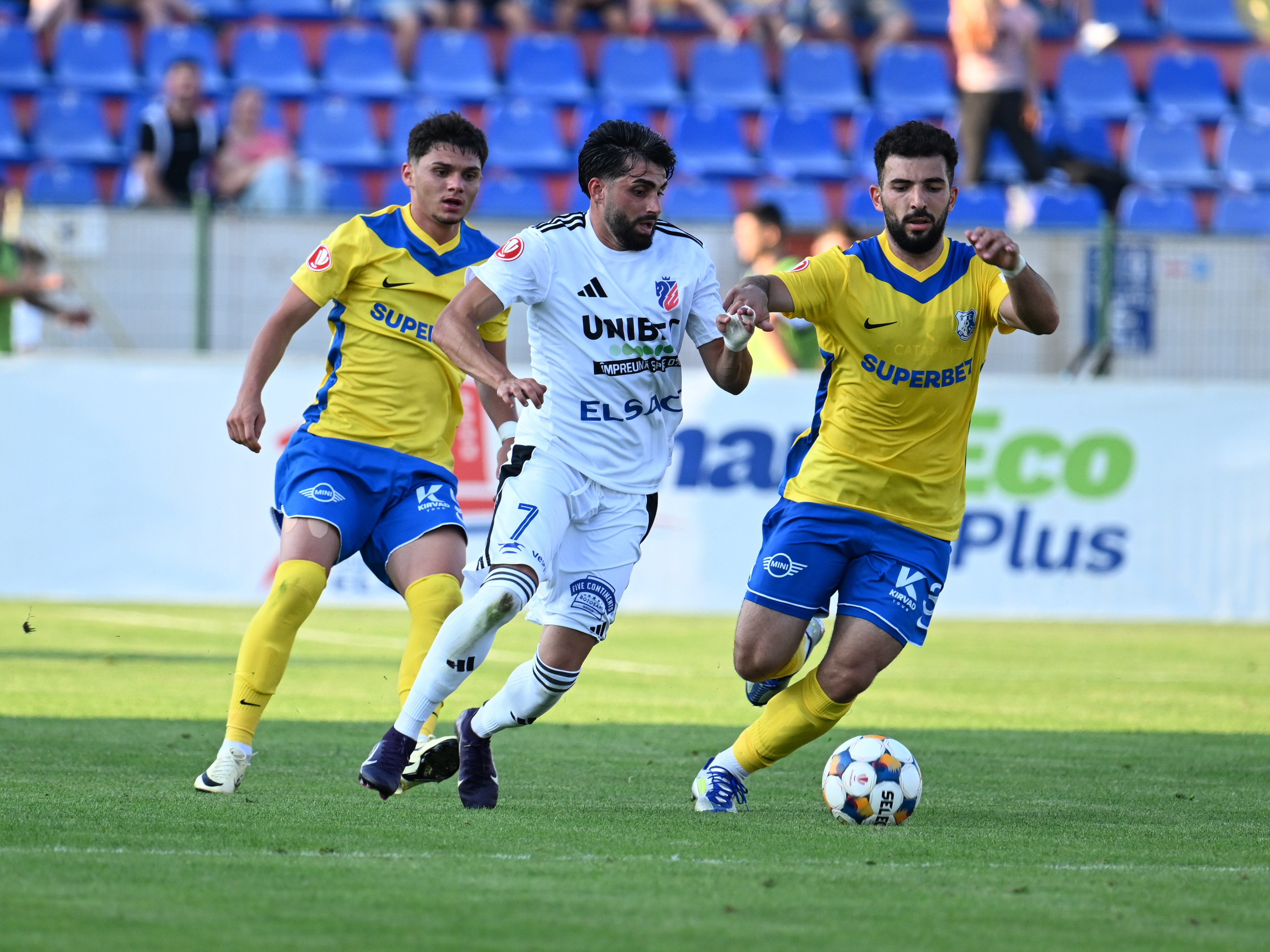 FC Botoșani - Farul 1-1. Ianis Zicu a debutat cu o remiză la ”Marinari”