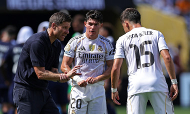 East Rutherford, United States. 09th July, 2025. Real Madrid C.F., head coach Xabi Alonso gives the instructions to Arda Guler and Fran Garcia during the match between PSG and Real Madrid C.F. for the semifinal of the FIFA Club World Cup 2025, at MetLife