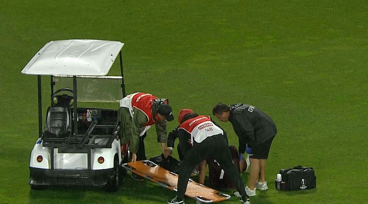 Ce lovitură pentru CFR! Dan Petrescu a pierdut doi titulari în primele 18 minute cu Paksi