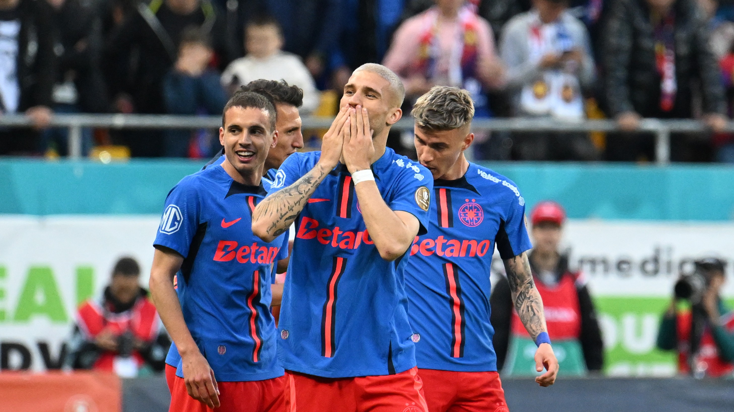 Favoritul lui Gigi Becali de la FCSB ”joacă de foame”! Giovanni: ”4-5 jucători sunt peste el”