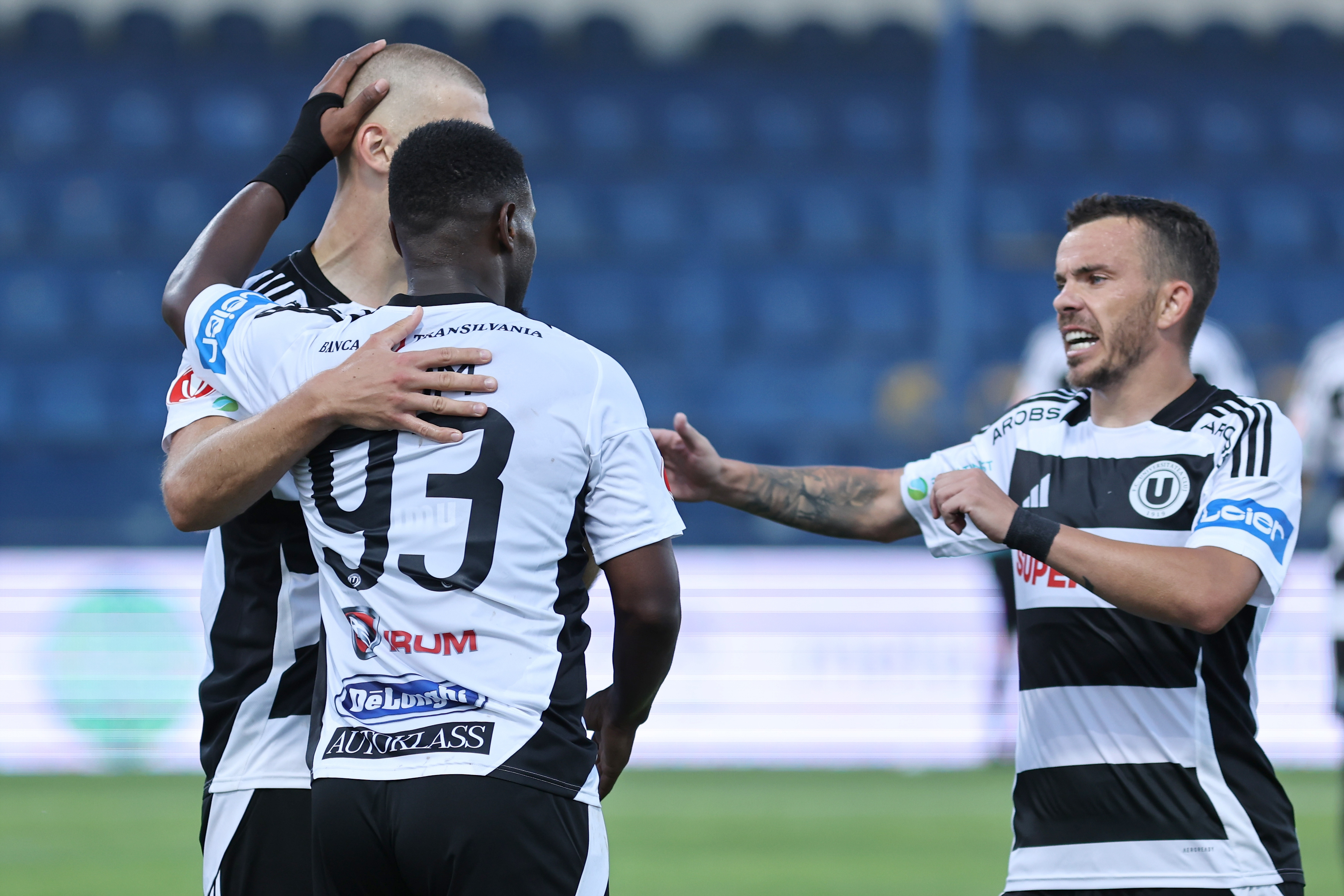 Imagine Stire ”U” Cluj - UTA Arad, Live Video, 18:30, în direct pe Digi Sport 1. ”Șepcile Roșii” caută a doua victorie consecutivă. Echipele | 2review.ro