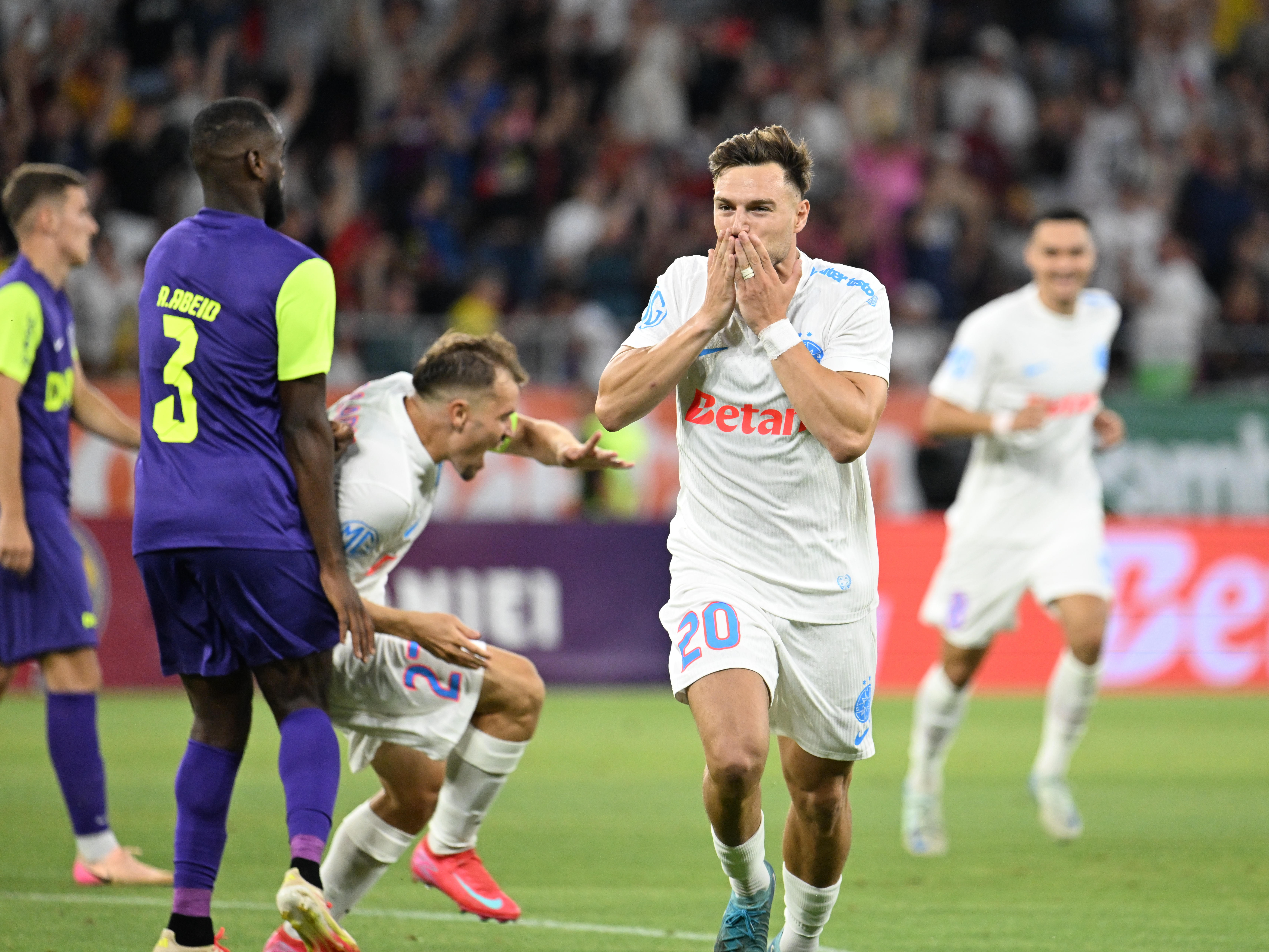 Dennis Politic, OUT de la FCSB pentru meciul cu Shkendija! Un alt jucător important revine în lot
