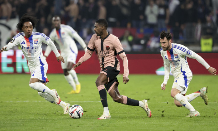 Ousmane Dembele of PSG between Malick Fofana and Nicolas Tagliafico of Lyon during the French championship Ligue 1 football match between Olympique Lyonnais (OL) and Paris Saint-Germain (PSG) on February 23, 2025 at Groupama Stadium in Decines-Charpieu ne