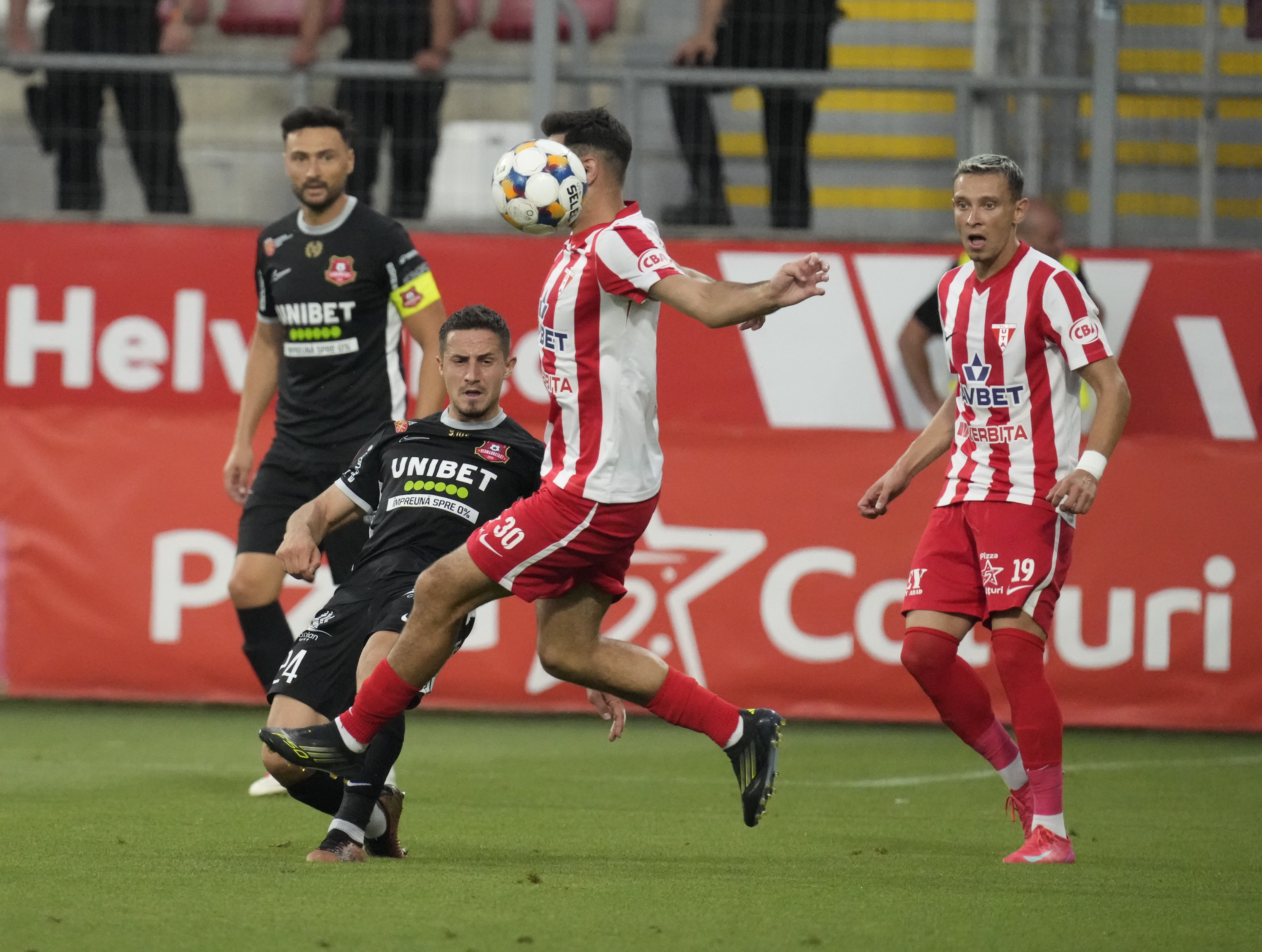 Imagine Stire Hermannstadt - UTA Arad, LIVE VIDEO, 15:00, la Digi Sport 1. Sibienii caută prima victorie în SuperLigă după două luni. Echipele | 2review.ro