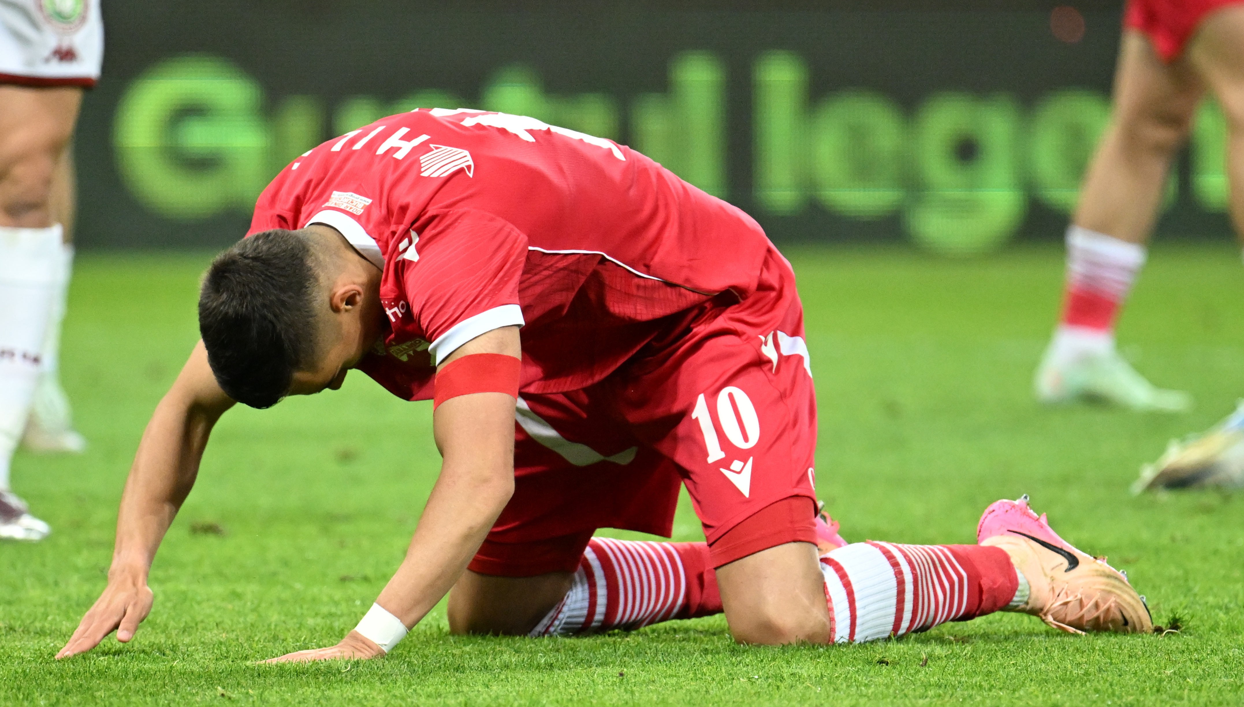 Imagine Stire Părinții lui Cătălin Cîrjan au început să plângă după Dinamo - Rapid 0-2: ”Vouă vi se pare normal?” | 2review.ro